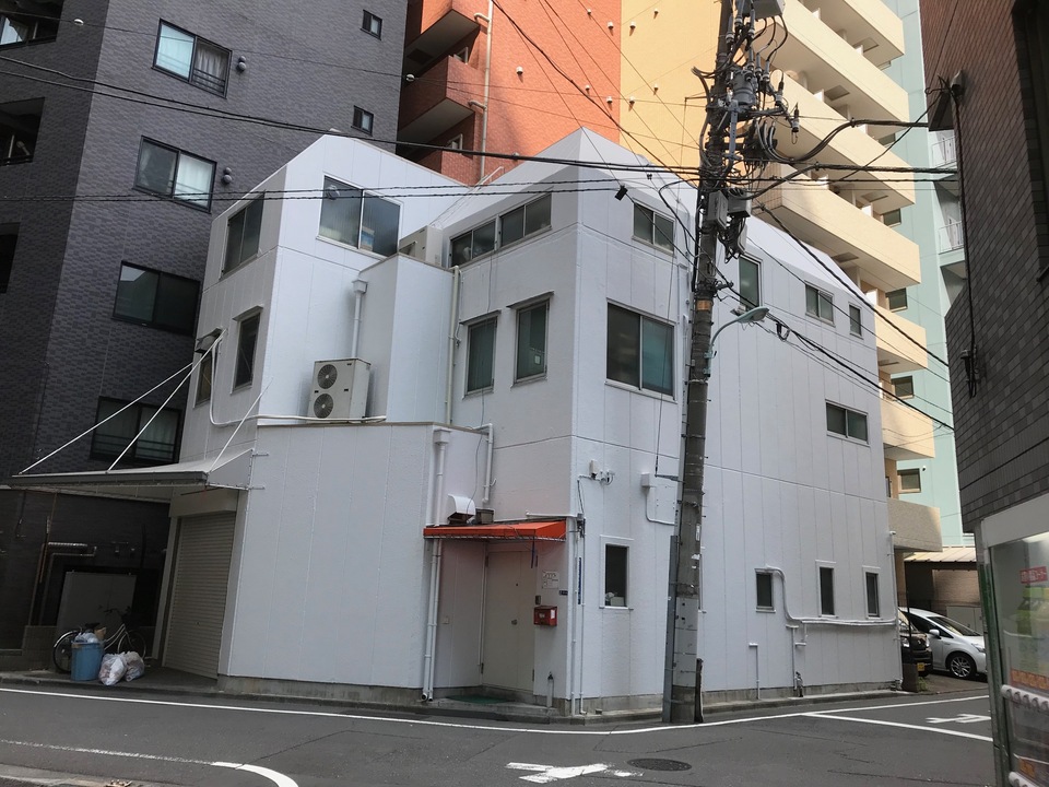 倉庫 東京都中央区 3階建一棟貸し 水天宮前駅徒歩3分 リフト、キュービクル有り（残置物） 1.2階リフォーム済み