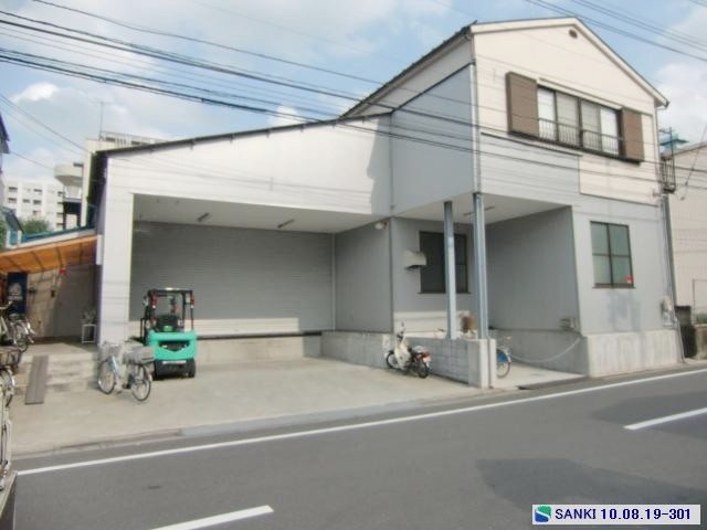 1階部分 プラットホーム 駐車スペース4ｔ車２台分付