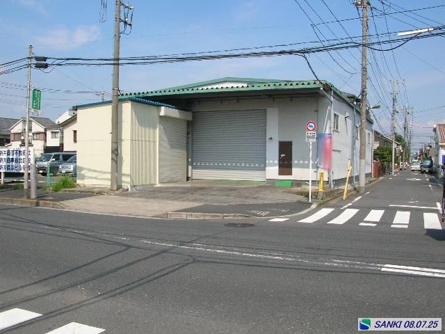 平家建（中２階有） 駐車スペース付